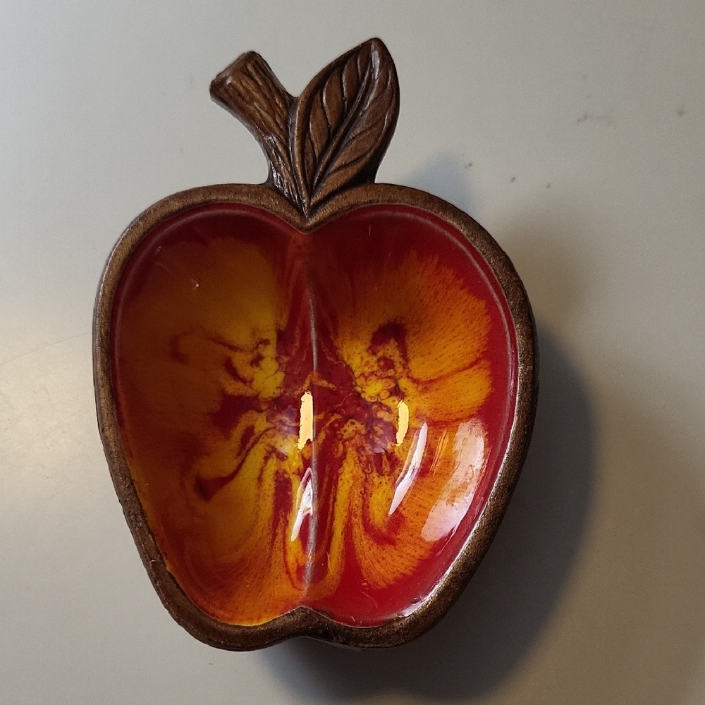 Vintage TREASURECRAFT  Ceramic Apple Trinket Dish